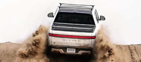 Una camioneta Rivian R1T - Sputnik Mundo