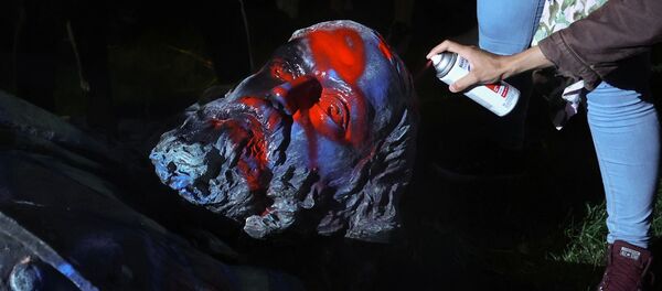 Un monumento al general Albert Pike  - Sputnik Mundo