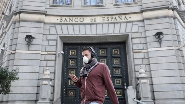 Un hombre en mascarilla - Sputnik Mundo