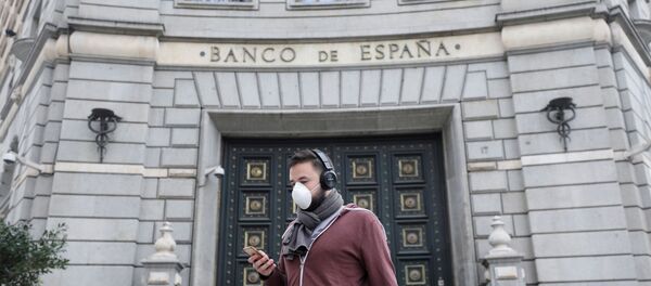 Un hombre en mascarilla - Sputnik Mundo