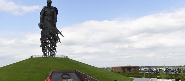 Los presidentes de Rusia y Bielorrusia, Vladímir Putin y Alexandr Lukashenko, inauguraron un monumento al soldado soviético cerca de la ciudad rusa de Rzhev - Sputnik Mundo