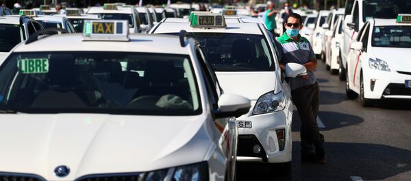 Manifestación en coche de taxistas en Madrid - Sputnik Mundo