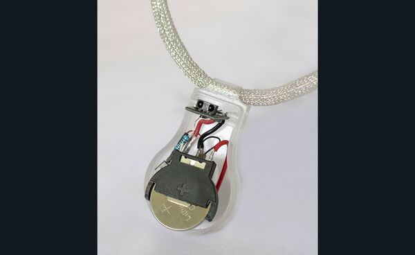 La NASA inventa un collar que evita que te toques la cara | Vídeo - Sputnik Mundo