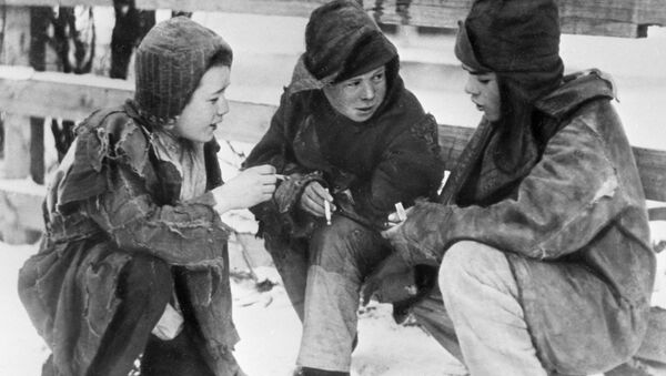 Unos niños de la calle en 1922 Unos niños de la calle en 1922 - Sputnik Mundo