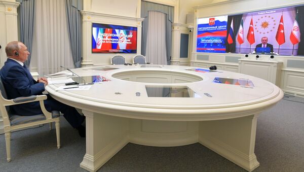 El presidente de Rusia, Vladímir Putin, y el presidente turco, Recep Tayyip Erdogan en la videoconferencia entre Rusia, Irán y Turquía sobre Siria El presidente de Rusia, Vladímir Putin, y el presidente turco, Recep Tayyip Erdogan en la videoconferencia entre Rusia, Irán y Turquía sobre Siria - Sputnik Mundo