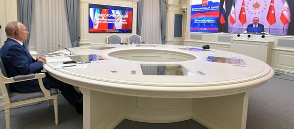 El presidente de Rusia, Vladímir Putin, y el presidente turco, Recep Tayyip Erdogan en la videoconferencia entre Rusia, Irán y Turquía sobre Siria - Sputnik Mundo