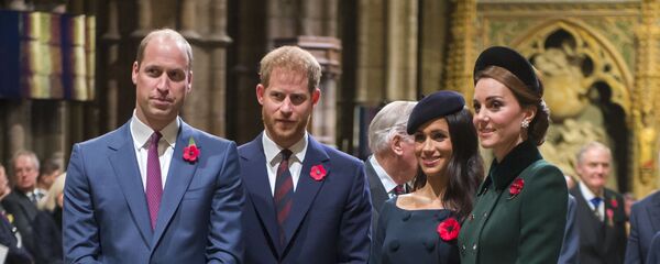 Los duques de Cambridge, William y Kate Middleton, junto a Harry y Meghan Markle (archivo) - Sputnik Mundo