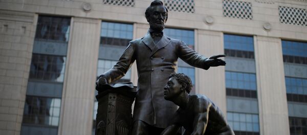 Una estatua de Abraham Lincoln en Boston - Sputnik Mundo