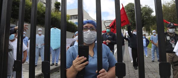 Trabajadores sanitarios en Ecuador - Sputnik Mundo