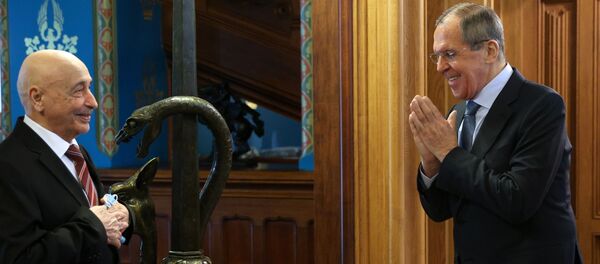 El ministro de Exteriores ruso, Serguéi Lavrov, y el presidente del Parlamento libio, Aguila Saleh - Sputnik Mundo