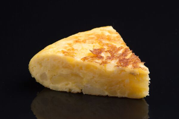 ¡Nunca hagas esto si quieres una tortilla de patata perfecta!: los errores más frecuentes en su elaboración - Sputnik Mundo