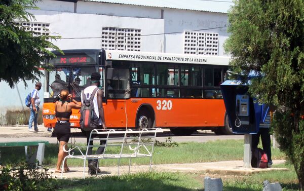 Un ómnibus en La Habana - Sputnik Mundo