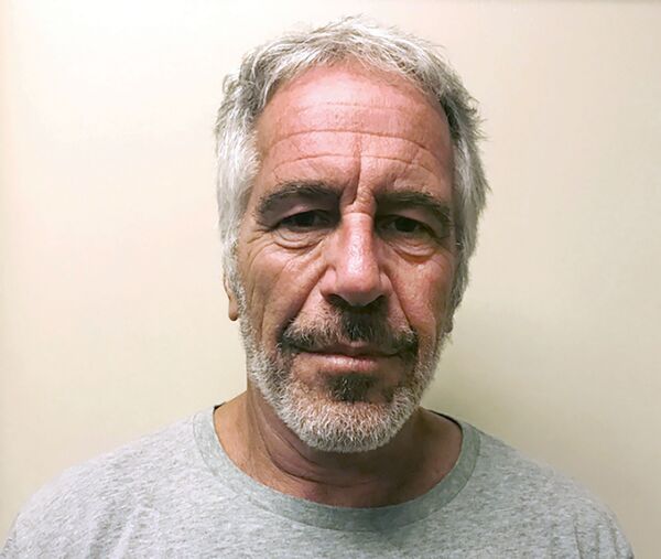 El arresto de la 'madama' de Epstein complica al príncipe Andrés El arresto de la 'madama' de Epstein complica al príncipe Andrés - Sputnik Mundo