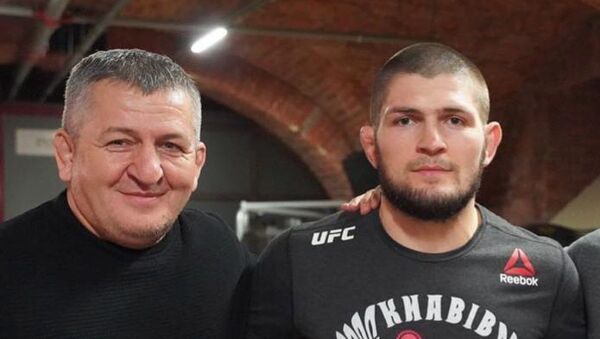 Abdulmanap Nurmagomedov junto a su hijo, Khabib - Sputnik Mundo