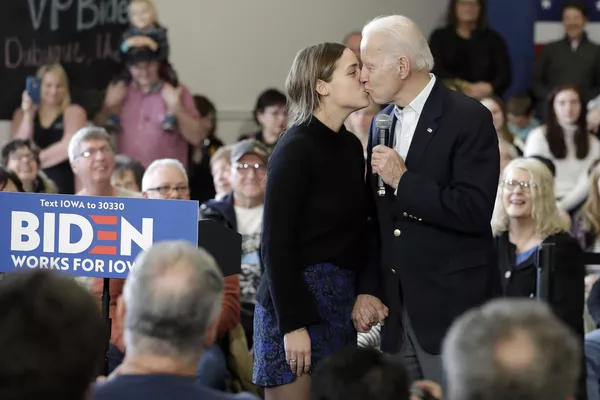 Los besos más efusivos entre políticos, en imágenes Los besos más efusivos entre políticos, en imágenes - Sputnik Mundo