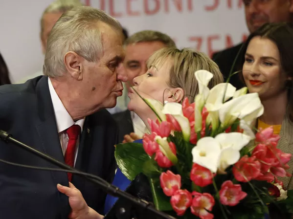 Los besos más efusivos entre políticos, en imágenes Los besos más efusivos entre políticos, en imágenes - Sputnik Mundo