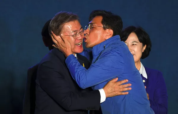 Los besos más efusivos entre políticos, en imágenes Los besos más efusivos entre políticos, en imágenes - Sputnik Mundo