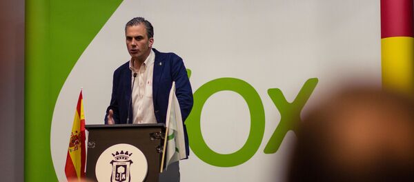 Javier Ortega Smith, secretario general de Vox, durante un mitin en Huelva - Sputnik Mundo