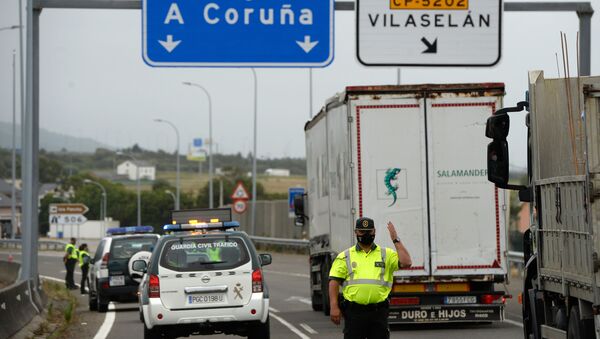 Control policial a la entrada de la comarca de A Mariña (Lugo) - Sputnik Mundo