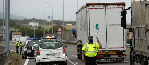Control policial a la entrada de la comarca de A Mariña (Lugo) - Sputnik Mundo