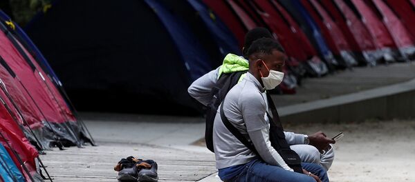 Oriundos de África en Francia durante el brote del coronavirus en el mundo - Sputnik Mundo