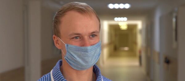 Un voluntario en el centro Gamaleya - Sputnik Mundo