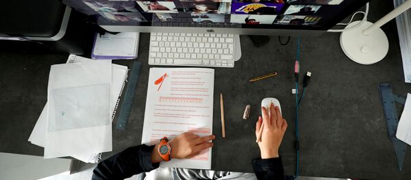 Una clase online durante la pandemia - Sputnik Mundo