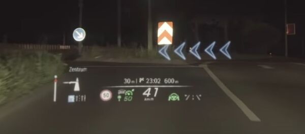 El HUD con realidad aumentada de Mercedes  - Sputnik Mundo