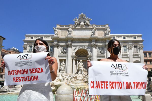 La rebelión nupcial: varias novias italianas protestan contra el aplazamiento de las bodas

 - Sputnik Mundo