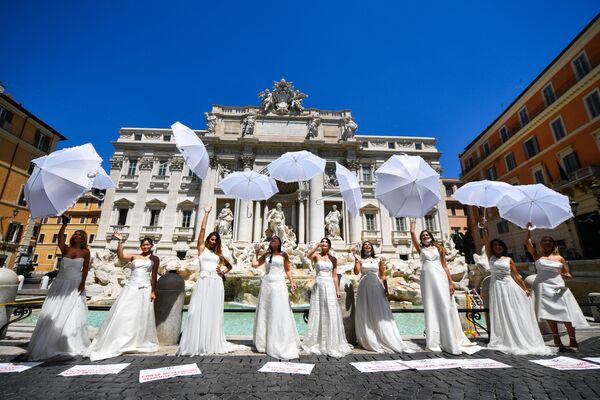 La rebelión nupcial: varias novias italianas protestan contra el aplazamiento de las bodas

 - Sputnik Mundo