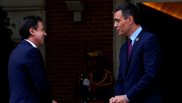 Primer ministro italiano, Guiseppe Conte, y el presidente de España, Pedro Sánchez - Sputnik Mundo