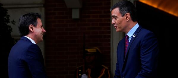 Primer ministro italiano, Guiseppe Conte, y el presidente de España, Pedro Sánchez - Sputnik Mundo