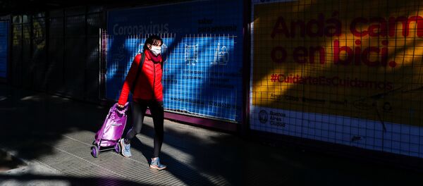 Una mujer con mascarilla en Buenos Aires, Argentina - Sputnik Mundo