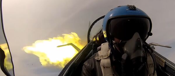 Un piloto en un cazabombardero Un piloto en un cazabombardero - Sputnik Mundo