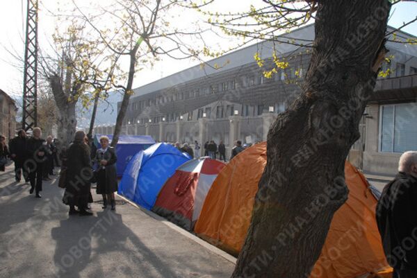 RIA Novosti, Basik Pipia - Sputnik Mundo