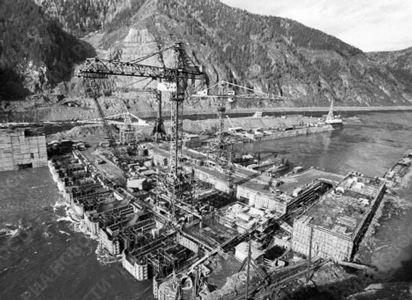 RIA Novosti. Ustinov - Sputnik Mundo