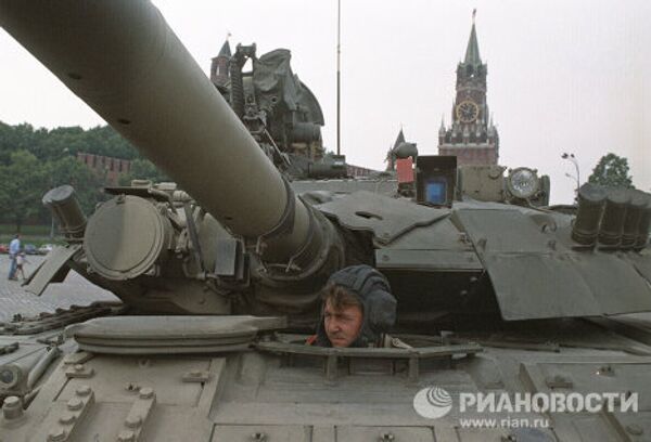 Tanques y barricadas en las calles de Moscu el 19 de agosto de 1991 - Sputnik Mundo