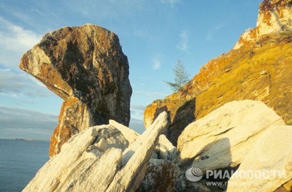 Lago ruso Baikal, el más profundo y limpio del planeta - Sputnik Mundo