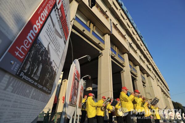 Exposición al aire libre con el motivo del 80 aniversario de The Moscow News - Sputnik Mundo