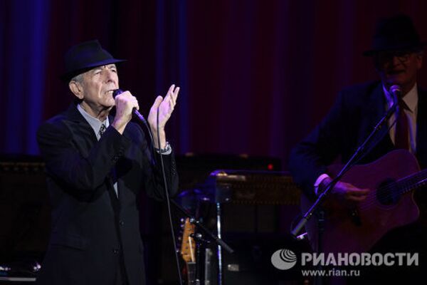 El mítico Leonard Cohen actúa por primera vez en Moscú  - Sputnik Mundo