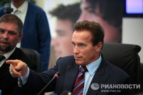 Arnold Schwarzenegger se entrevista con atletas y estudiantes rusos en Moscú - Sputnik Mundo