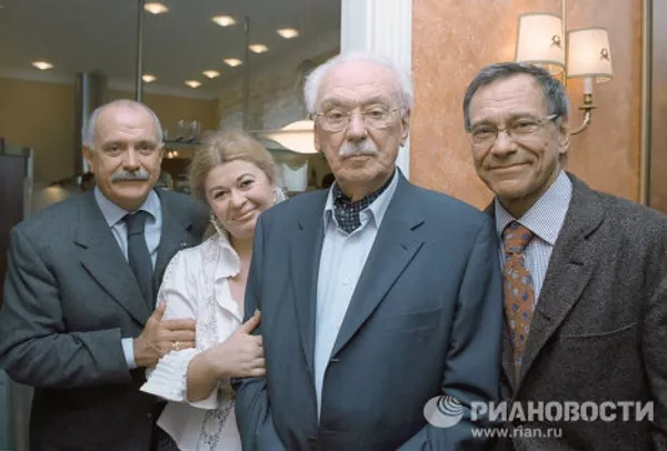 El cineasta ruso Nikita Mijalkov y sus célebres familiares El cineasta ruso Nikita Mijalkov y sus célebres familiares - Sputnik Mundo