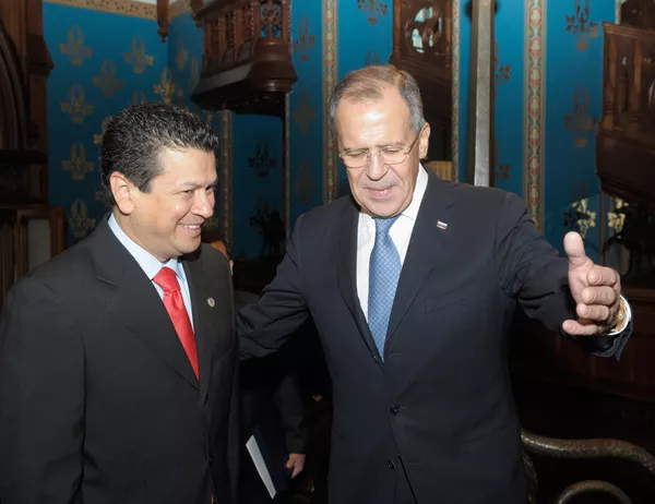El canciller salvadoreño Hugo Martínez con su homologo ruso Serguei Lavrov - Sputnik Mundo