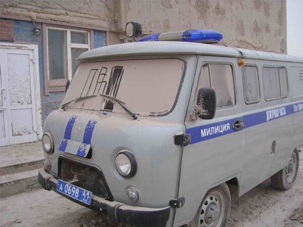 Cenizas volcánicas cubren las calles de una aldea en Kamchatka - Sputnik Mundo