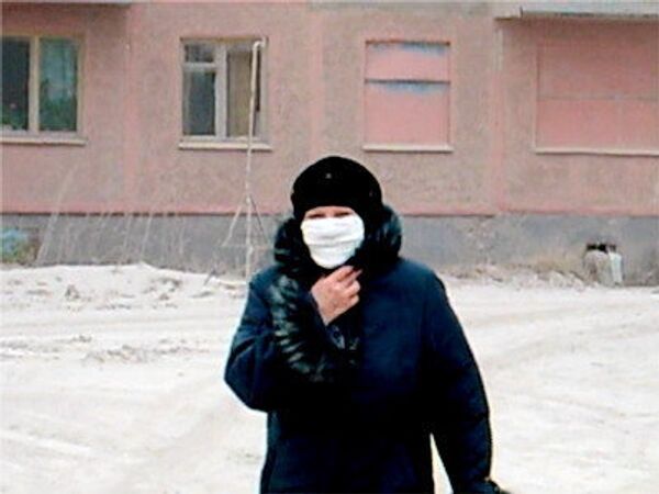 Cenizas volcánicas cubren las calles de una aldea en Kamchatka - Sputnik Mundo