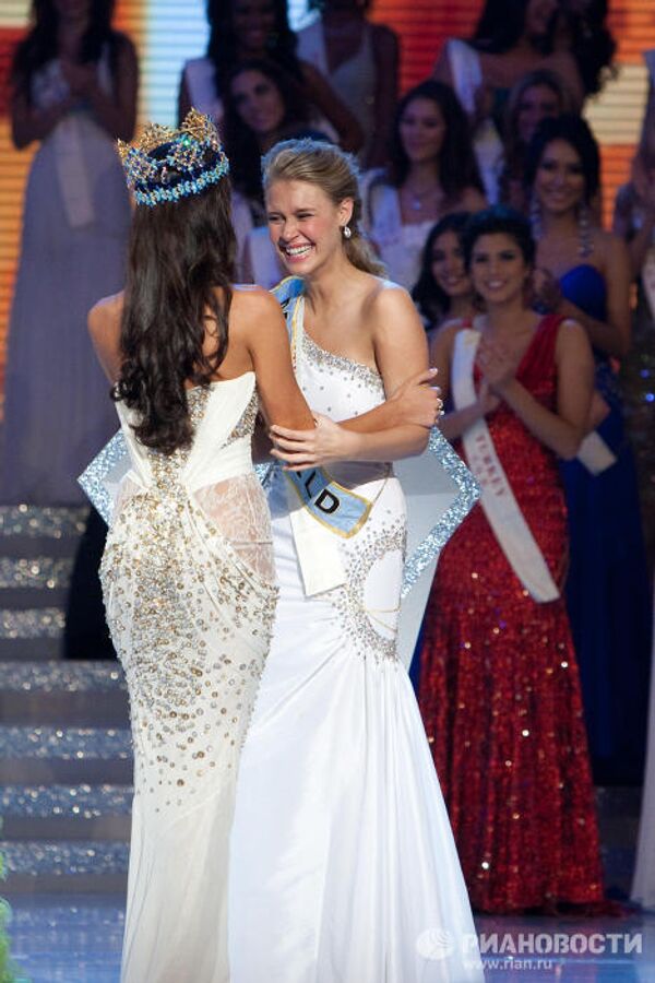 Ganadora del concurso  “Miss Mundo 2010” y sus competidoras - Sputnik Mundo