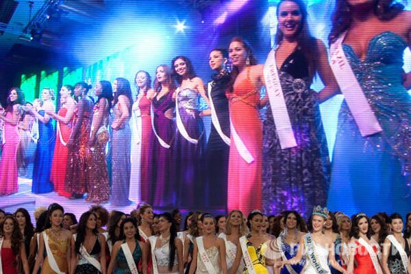 Ganadora del concurso  “Miss Mundo 2010” y sus competidoras - Sputnik Mundo