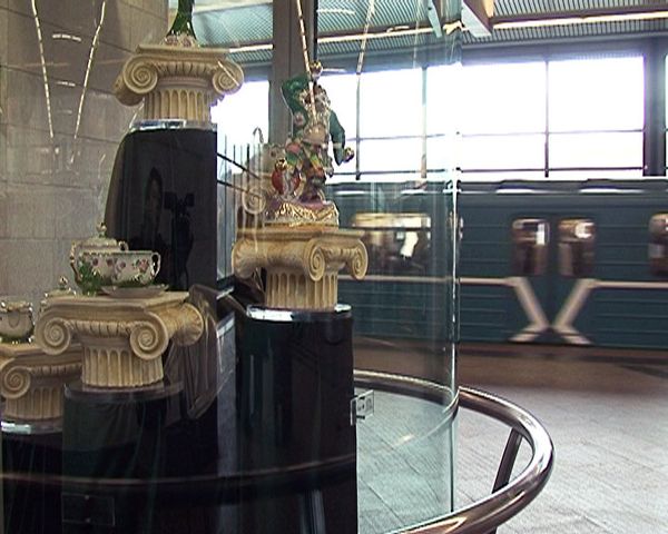Metro de Moscú acoge exposición de porcelana rusa - Sputnik Mundo