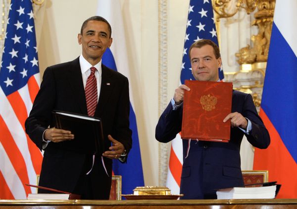 Los presidentes Barack Obama y Dmitri Medvédev - Sputnik Mundo