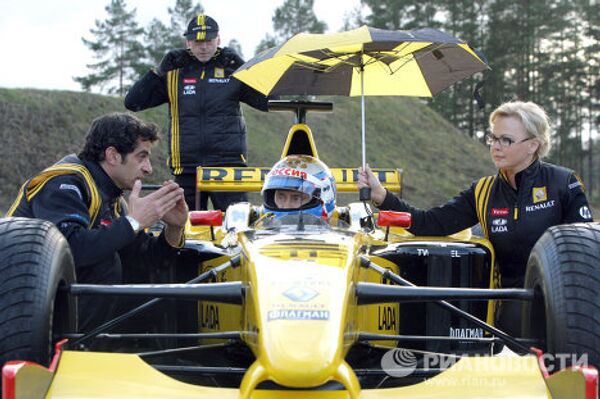 Putin al volante de un Fórmula 1  - Sputnik Mundo